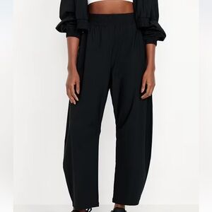 Old Navy High-Waisted SleekTech Barrel Ankle Pants